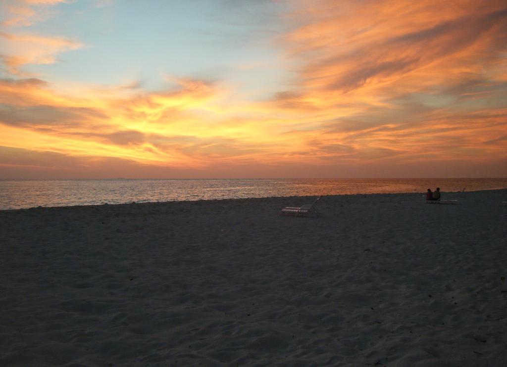 Sealavie Inn Ukulhas Island Bagian luar foto